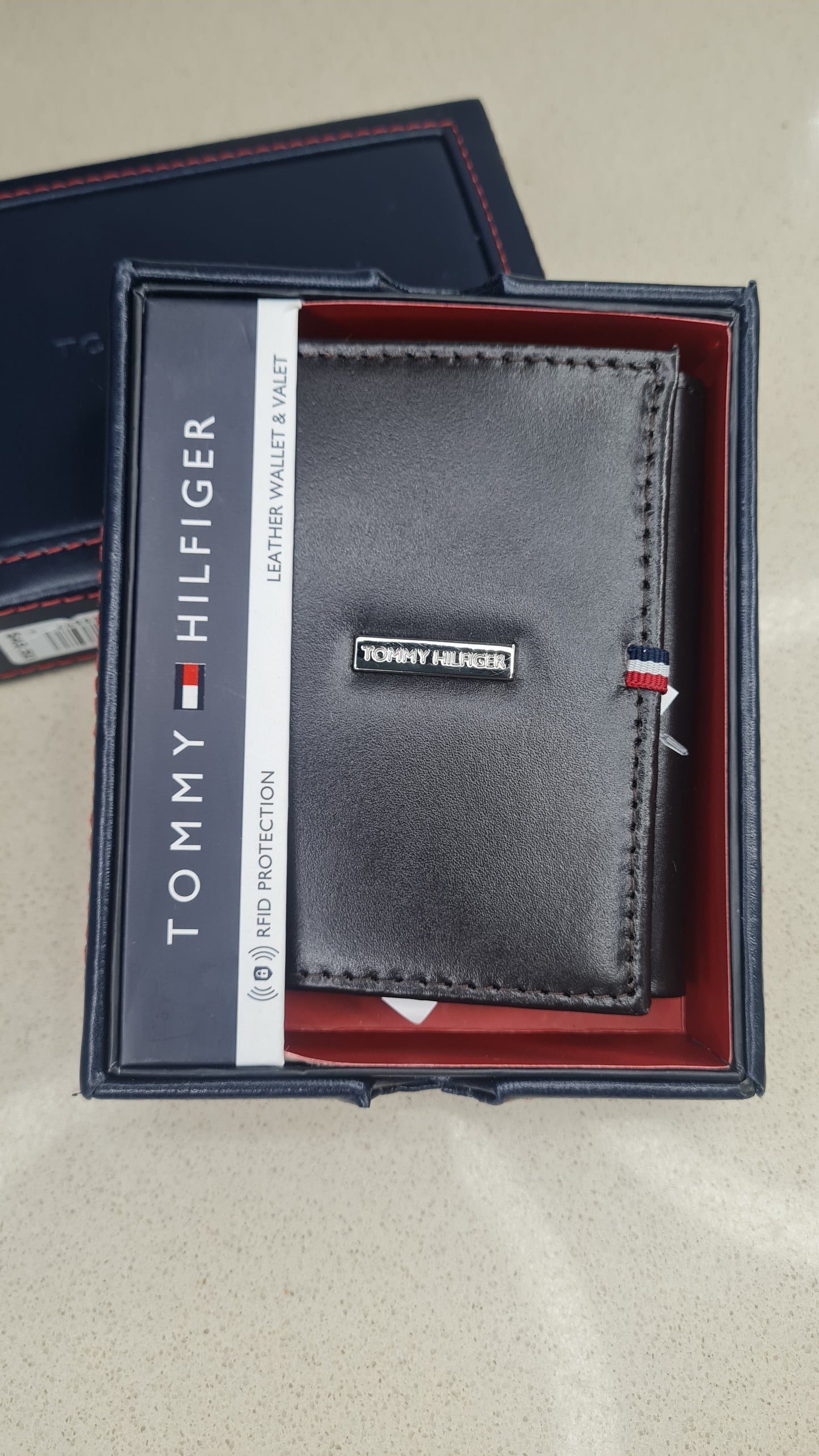 Tommy Hilfiger Trifold Wallet